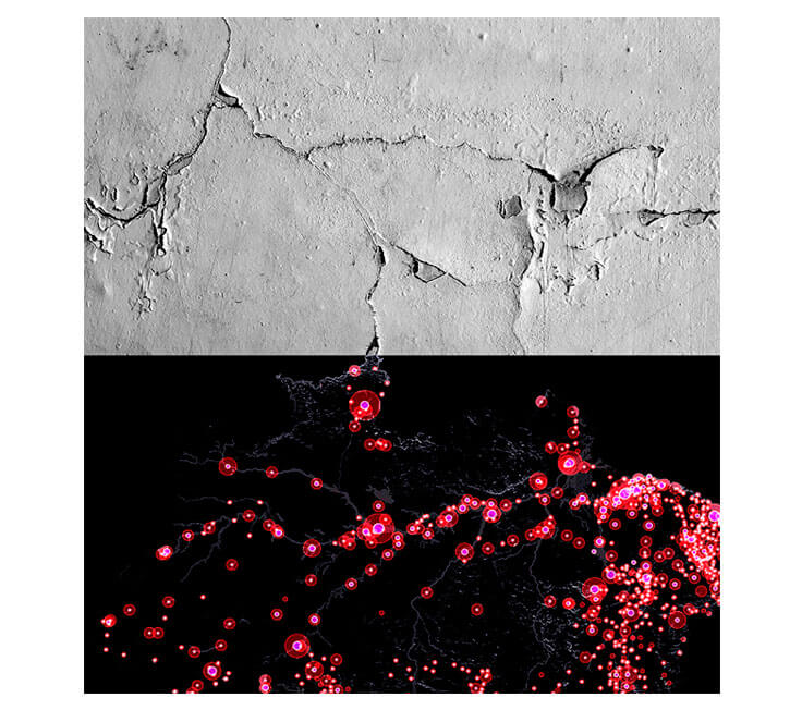 Colagem digital em formato quadrado com margens brancas. Na metade de cima está uma foto em preto e branco de rachaduras na parede, que atravessam a foto horizontalmente e se ramificam para vários lados. A parede está muito deteriorada. Na metade de baixo há um gráfico com fundo preto e centenas de pontos e círculos de diferentes tamanhos, em vermelho, rosa choque e branco. O agrupamento de círculos e algumas finas linhas cinzentas deixa visível o formato da Amazônia brasileira.